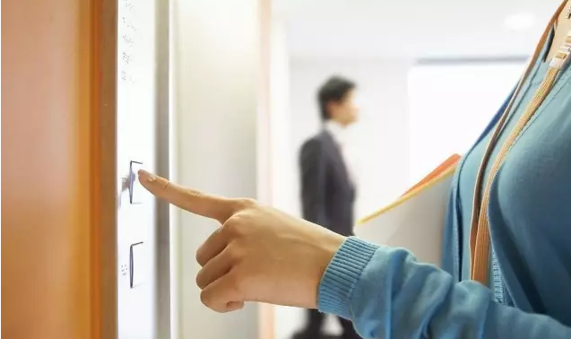 什么公司这么壕敢承包北上广深圳电梯广告 什么公司这么壕敢承包北上广深圳电梯广告