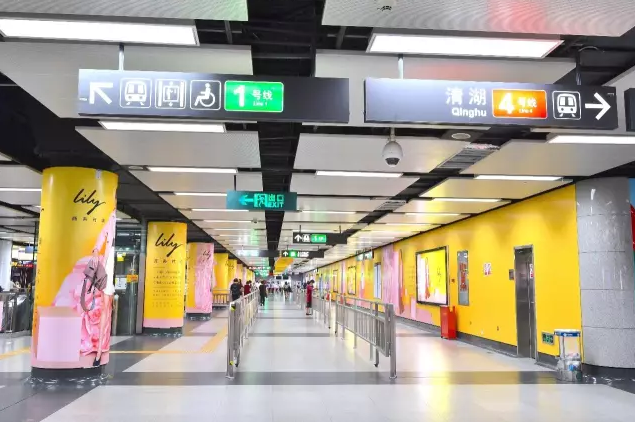 深圳地铁主题站厅广告