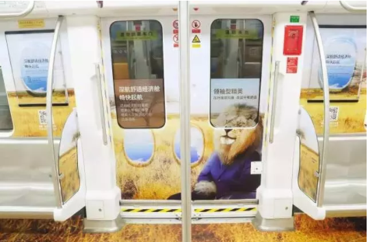 深圳地铁创意包车:隧道中的风景
